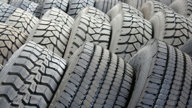 Una serie de neumáticos de autos. (Javier Balseiro/pexels.com)