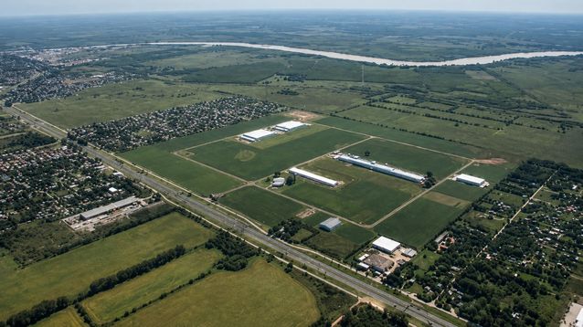 Una vista aérea del parque industrial de Campana, el distrito bonaerense con más porcentaje de tierras en manos de propietarios extranjeros.