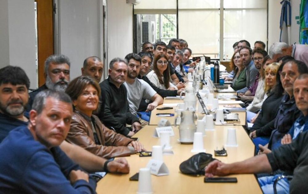 Provincia recibe a gremios. (@ATEBuenosAires)