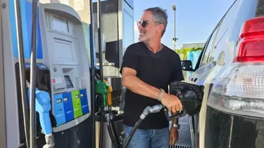 Se oficializó el autodespacho de combustible a través de un decreto.