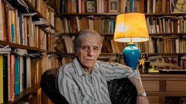 Juan José Sebreli, autor de “Buenos Aires: vida cotidiana y alienación”, falleció a los 93 años.