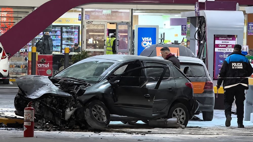 El Peugeot 207 en el que venía el conductor que se quedó dormido.&nbsp;
