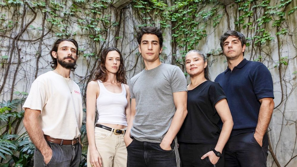 Convocan extras para la serie El futuro es nuestro que se rodará en la Plata: cómo anotarse