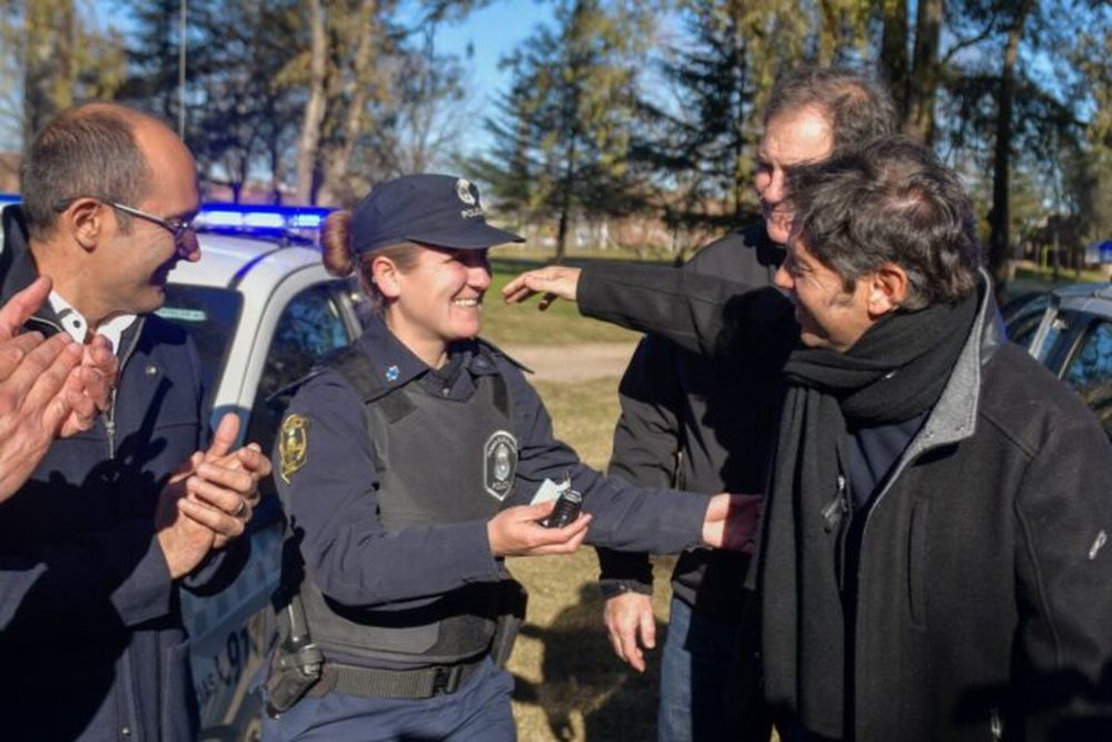 Axel Kicillof en su visita a Bolívar.