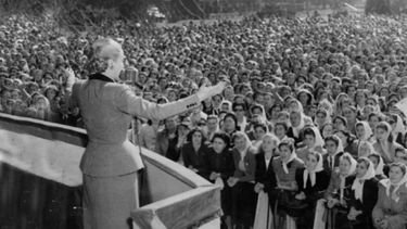 Diarios Bonaerenses | Aquí está, hermanas mías, resumida en la letra apretada de pocos artículos, una historia larga de luchas, tropiezos y esperanzas”, dijo Evita cuando se concretó la sanción de la ley, hace 77 años.