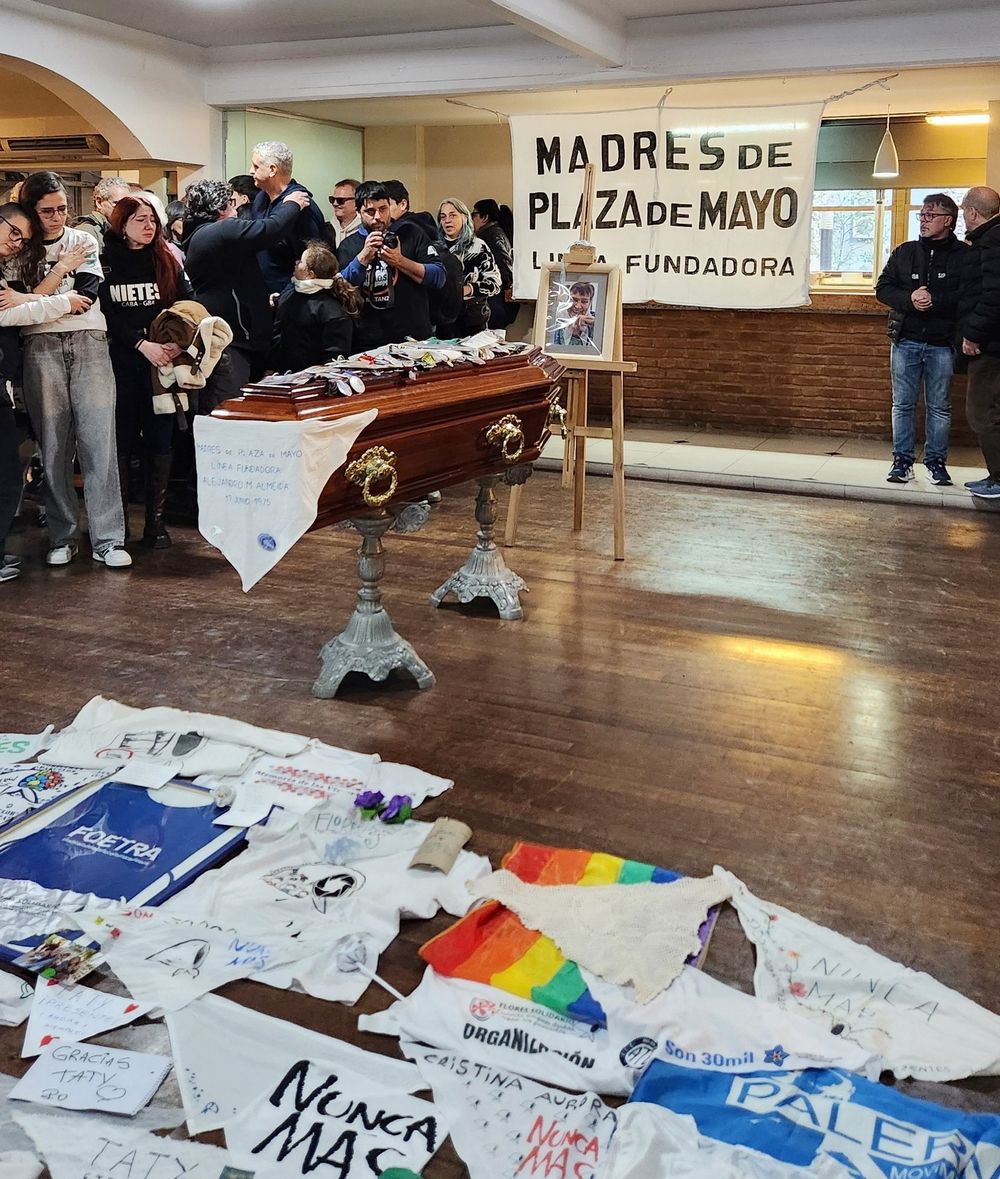 Último adiós a Taty Almeida, presidenta de Madres de Plaza de Mayo Línea Fundadora.&nbsp;
