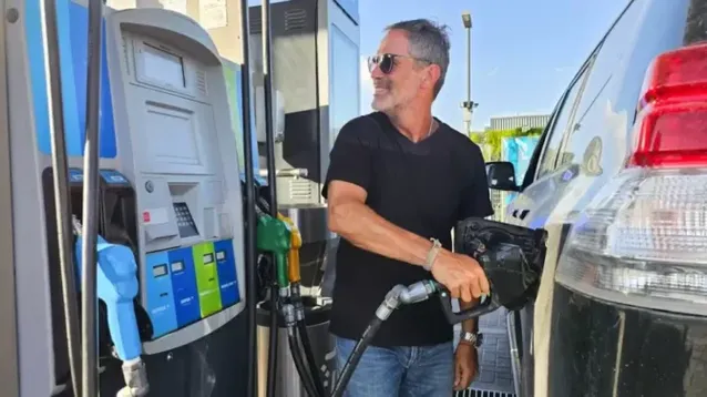 Se oficializó el autodespacho de combustible a través de un decreto.