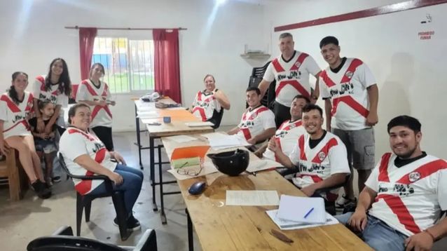 Los futbolistas de Trenque Lauquen se animaron a terminar la secundaria.