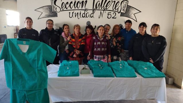 En mayo, las internas habían confeccionado ambos quirúrgicos para el hospital Materno Infantil de Azul. En mayo, las internas habían confeccionado ambos quirúrgicos para el hospital Materno Infantil de Azul.
