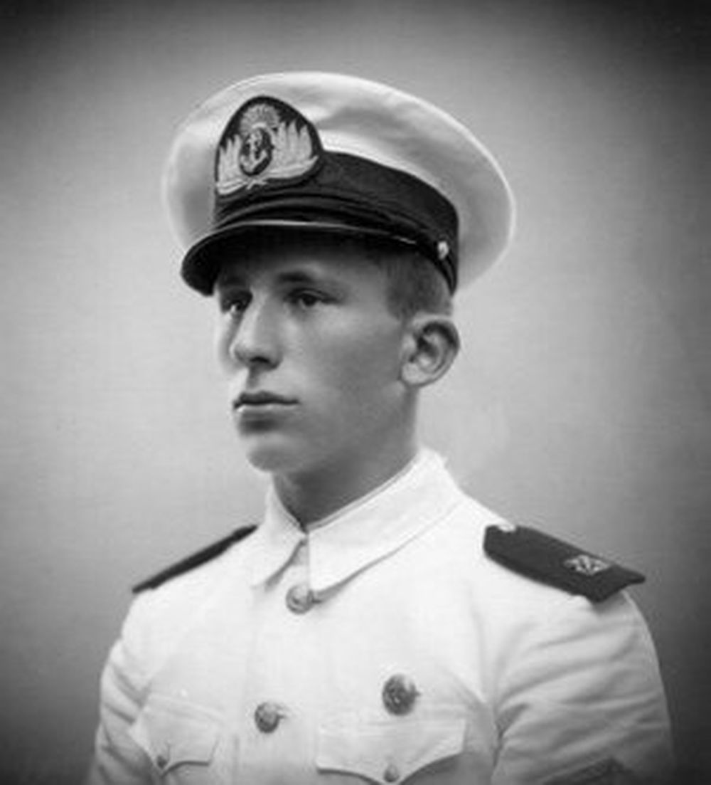 Shaw, cadete de la Marina.