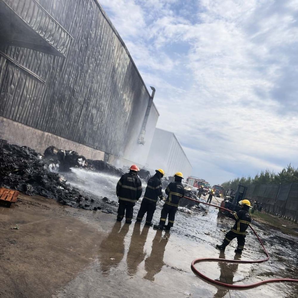 Incendio en la fábrica Bolsaflex del Polo Industrial de Carlos Spegazzini, en Ezeiza.