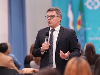 La Asesoría General de Gobierno de la Provincia de Buenos Aires, a cargo de Santiago Pérez Teruel, presentó la edición revisada y ampliada del Compendio de Dictámenes en materia de Obras Pública La Asesoría General de Gobierno de la Provincia de Buenos Aires, a cargo de Santiago Pérez Teruel, presentó la edición revisada y ampliada del Compendio de Dictámenes en materia de Obras Pública