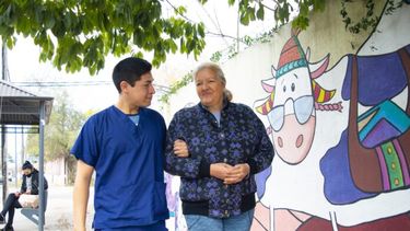 Un cuidador en acción.