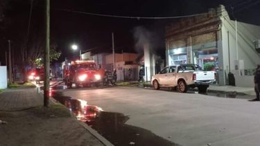 Fatal incendio en Norberto de la Riestra. (La Mañana de 25 de Mayo/ Leandro Romano)