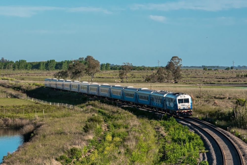 El tren de pasajeros, una opción económica para viajar. - Trenes Argentinos -