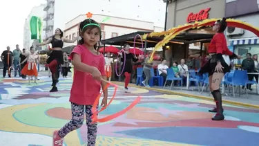 Necochea tiene arte colectivo en la Peatonal 83. Necochea tiene arte colectivo en la Peatonal 83.