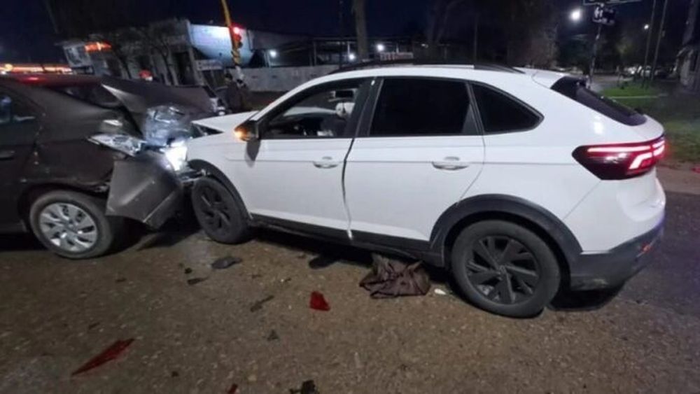 Uno de los vehículos robados en Mar del Plata, destrozado. - La Capital -
