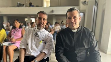 El polémico sacerdote Javier Olivera Ravasi, que organizó una reunión de diputados libertarios con represores, entre ellos Alfredo Astiz, en la cárcel de Ezeiza, fue echado de la Diócesis de Zárate-Campana.
