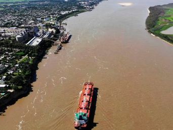 Prefectura Naval Argentina intervino en el paro que afecta al comercio exterior.