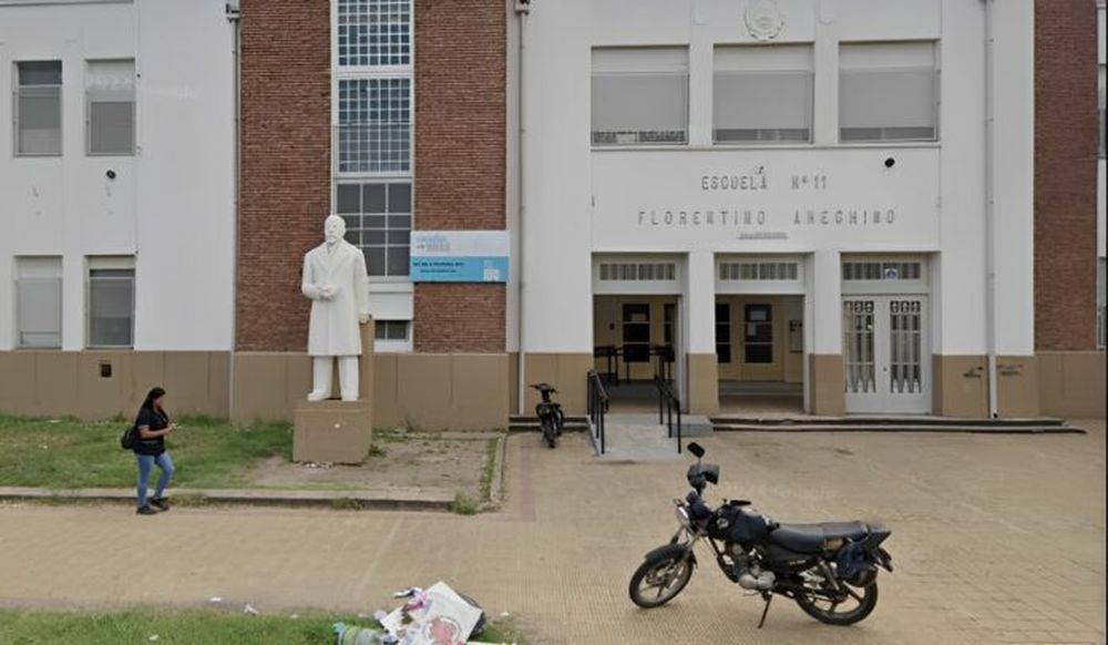 El frente de la Escuela Secundaria Nº 46, que comparte edificio con la primaria Nº 11.