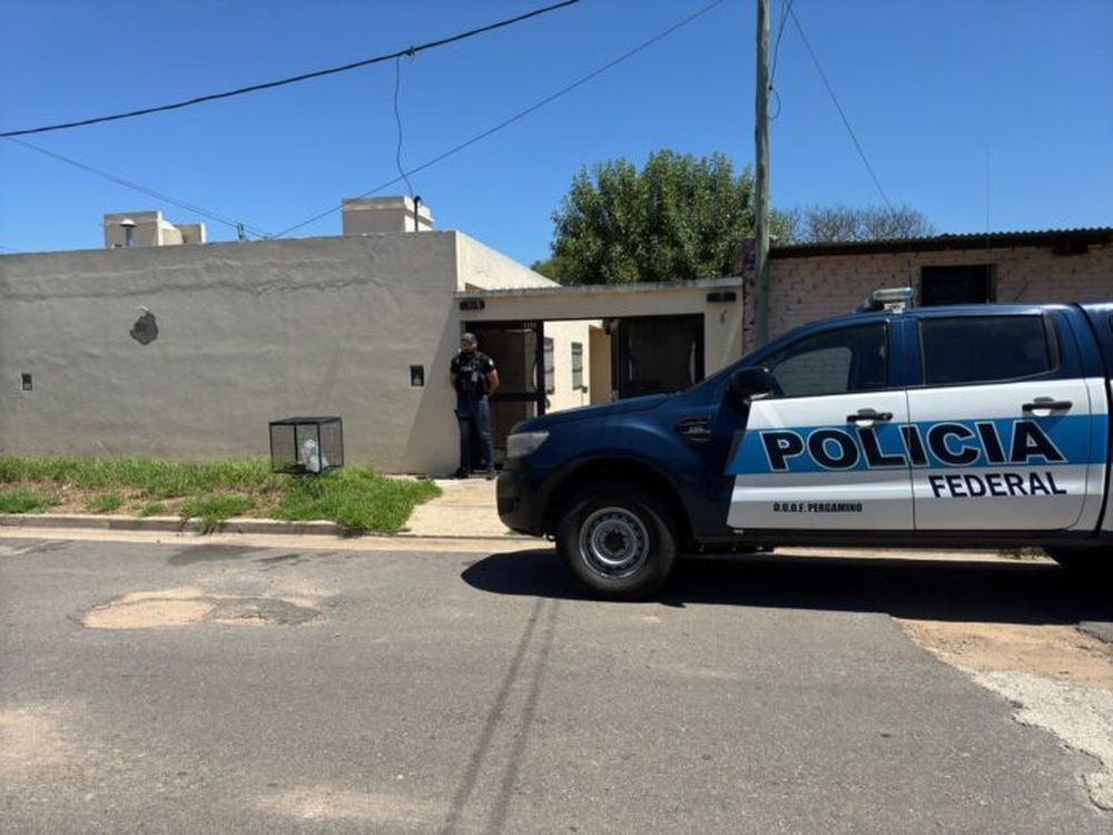 La Policía Federal allana un domicilio de Pergamino. (PFA)