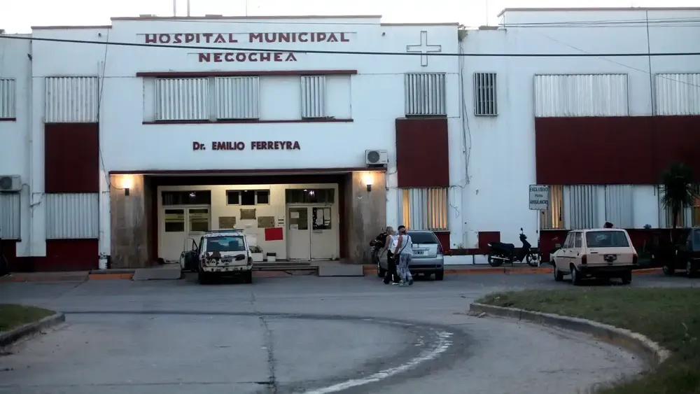 El joven accidentado en Quequén falleció en el hospital de Necochea. El joven accidentado en Quequén falleció en el hospital de Necochea.