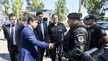 Kicillof y Pullaro, cuando sellaron un acuerdo para que Buenos Aires asista con patrulleros a Santa Fe.