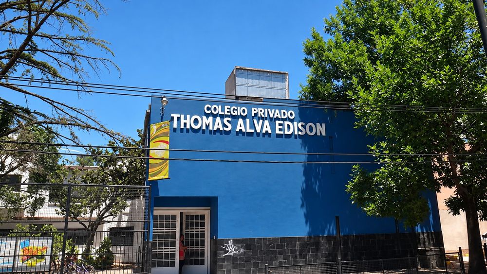 El colegio Thomas Alva Edison de Ituzaingó.