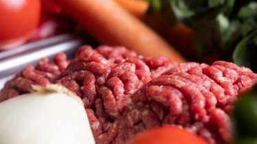 La cocción de la carne, y principalmente de la carne picada es fundamental para eliminar la bacteria que causa la enfermedad.