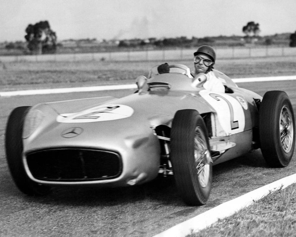 Juan Manuel Fangio, cinco veces campeón de Fórmula 1.&nbsp;