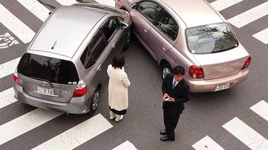 Un cambio profundo comienza a redefinir el derecho del tránsito en la Argentina: los tribunales están dejando atrás la interpretación rígida de la “prioridad absoluta” de quien circula por la derecha.