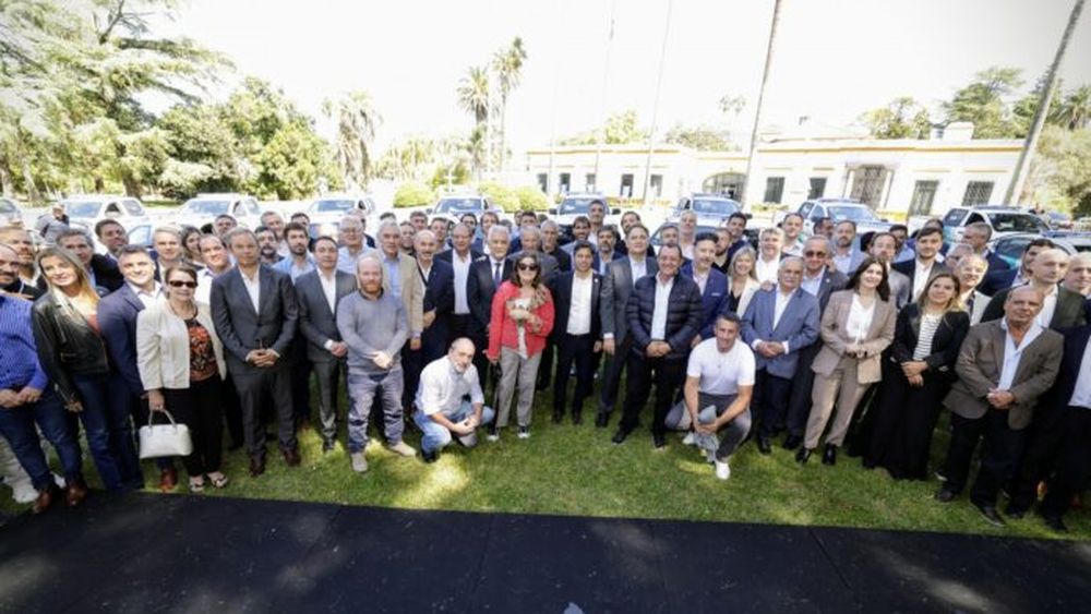 Kicillof junto a intendentes de todas las fuerzas. Kicillof junto a intendentes de todas las fuerzas.