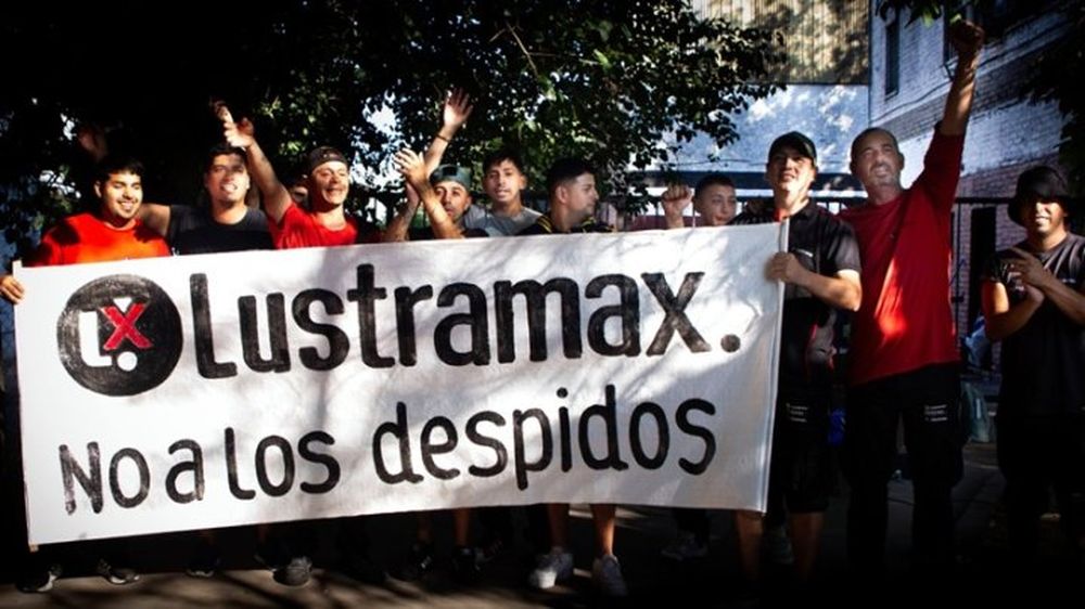 Una protesta en la puerta de Lustramax.
