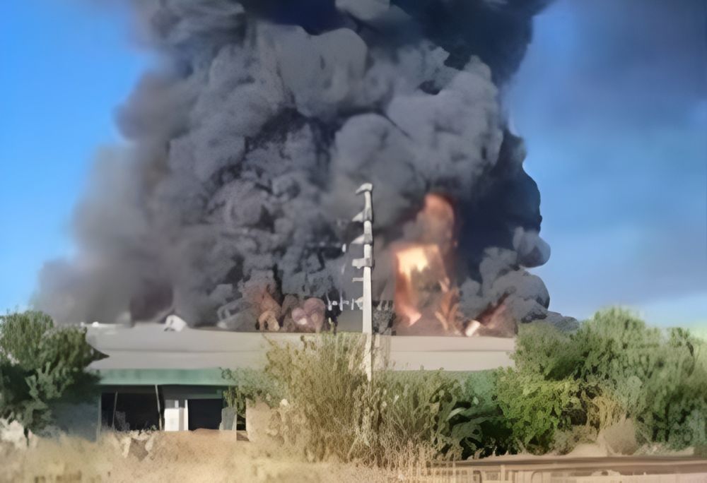 La columna de humo se ve desde varios kilómetros a la redonda.