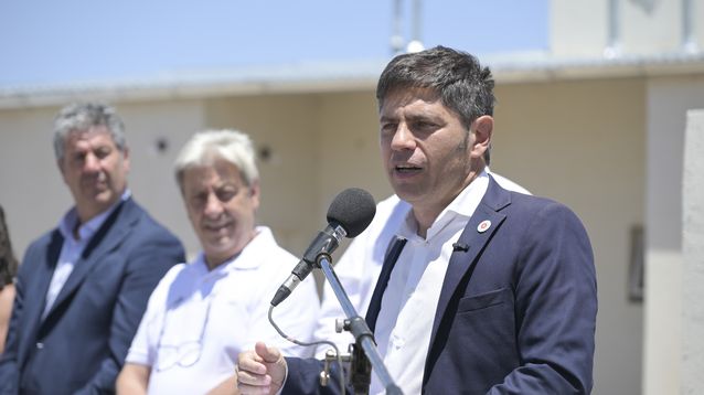 El gobernador Axel Kicillof entregó viviendas en Bahía Blanca.