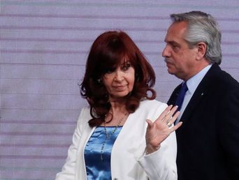 Cristina Fernández de Kirchner y Alberto Fernández. Cristina Fernández de Kirchner y Alberto Fernández.