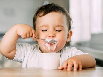 Qué dice un estudio sobre consumo de yogur en chicos pequeños.