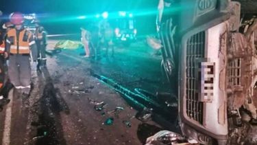 Así quedó la camioneta que chocó y volcó sobre la ruta 65. (La Mañana de Bolívar)