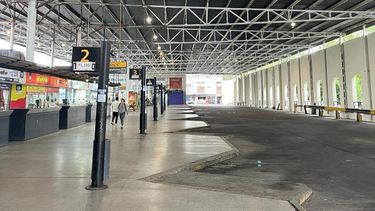 La terminal de ómnibus de La Plata, durante la mañana del paro.&nbsp;