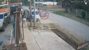 El momento en el que cae Franco Sánchez luego de recibir el balazo. (Captura de video de cámara de seguridad)