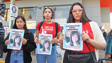 Pilar salió a la calle a pedir justicia por Sofía, presumiblemente asesinada por policías.