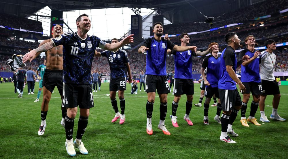 Messi, el capitán de Argentina, lideró los festejos después del triunfo ante Inglaterra.
