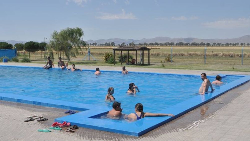 La Isla es el parque de Dafaur que cuenta con una enorme pileta. La Isla es el parque de Dafaur que cuenta con una enorme pileta.