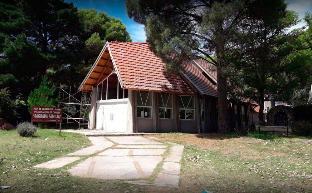 Así era la capilla Sagrada Familia de Pehuén-Co, que quedó destruida por un incendio. Así era la capilla Sagrada Familia de Pehuén-Co, que quedó destruida por un incendio.