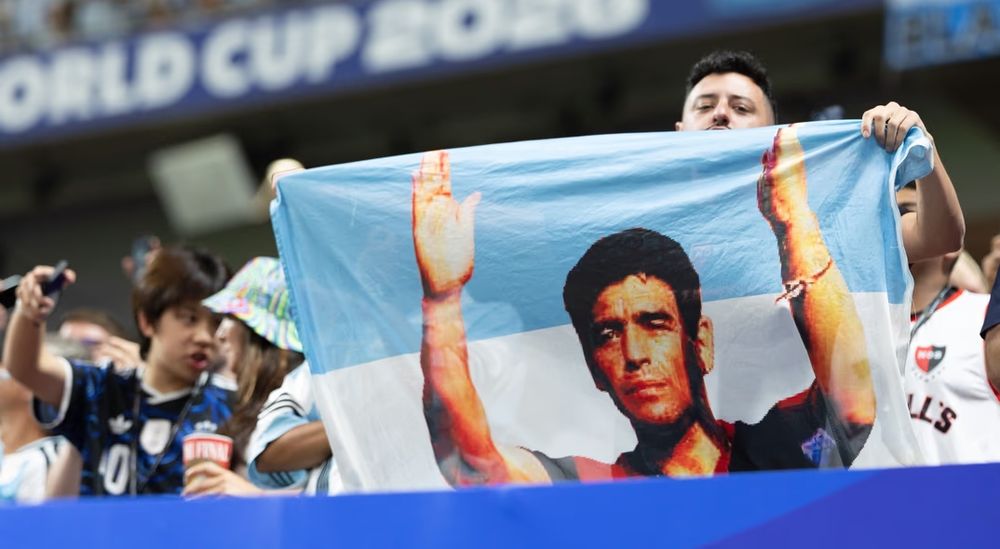 ¿Cómo no iba a estar presente Diego en el triunfo ante Inglaterra?