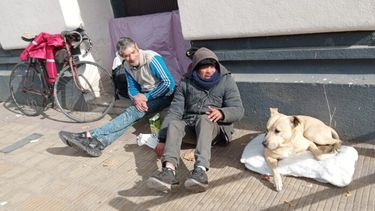 El frío extremo pone aún más en peligro la vida de las personas que viven en situación de calle.