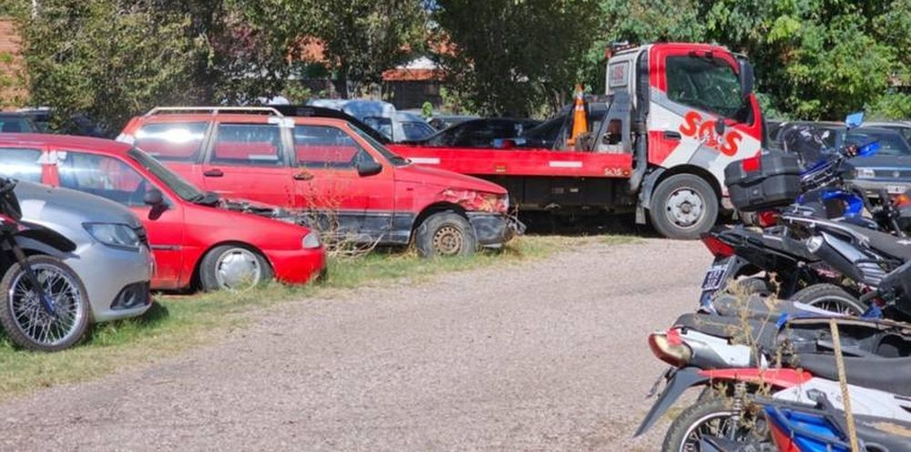 Los vehículos compactados estaban en la calle o abandonados en depósitos. Los vehículos compactados estaban en la calle o abandonados en depósitos.