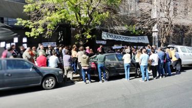 Diarios Bonaerenses | Trabajadores de Producción reclaman frente al Ministerio.