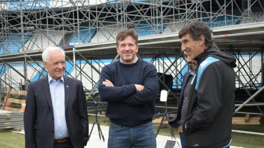 Alejandro Domínguez en la visita al Cilindro de Avellaneda.