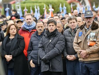 El gobernador bonaerense Axel Kicillof participó de los actos por Malvinas realizados en las ciudades fueguinas de Río Grande y Ushuaia. El gobernador bonaerense Axel Kicillof participó de los actos por Malvinas realizados en las ciudades fueguinas de Río Grande y Ushuaia.